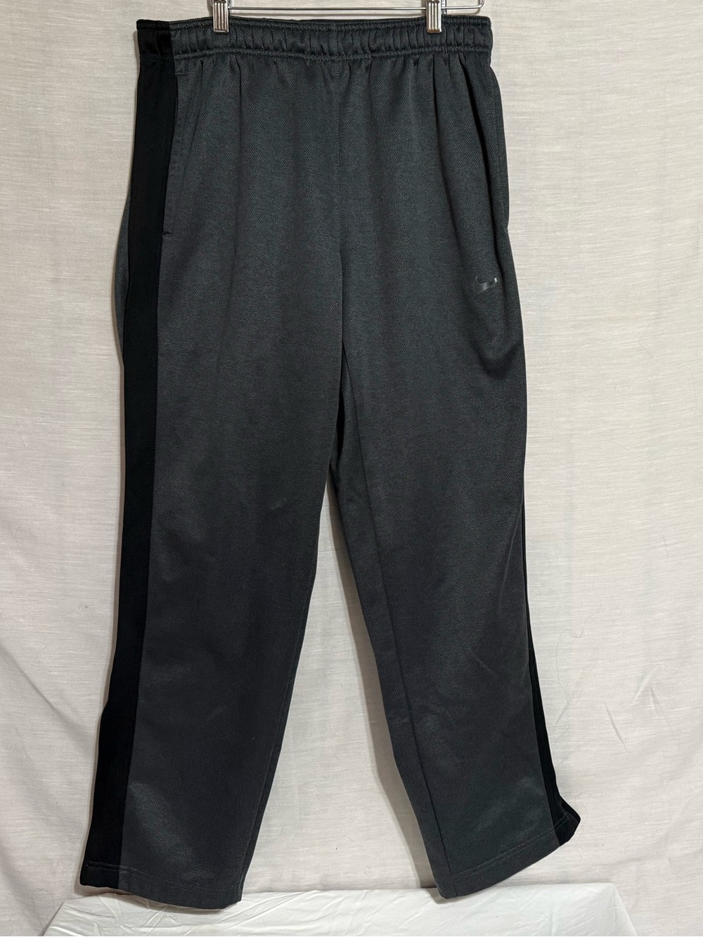 Nike Therma Fit Men’s Athletic Training Pants Gray Black Side Zip Size M